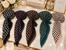 Load image into Gallery viewer, Couture Houndstooth Pre-Tied Tichel