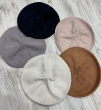 Load image into Gallery viewer, Super Soft Warm Beret