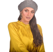 Load image into Gallery viewer, Warm Knitted Beret with a Braided Design