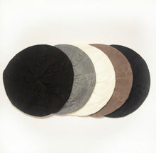 Load image into Gallery viewer, Warm Knitted Beret with a Braided Design