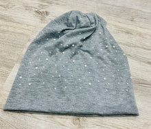Load image into Gallery viewer, Dotted Pearl Beanie
