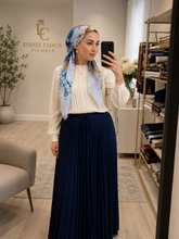 Load image into Gallery viewer, Painted Bloom Cotton Pre-Tied Tichel — 6 Colors | Hidden Velvet Grip
