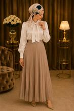 Load image into Gallery viewer, Blush &amp; Champagne - Fancy Triangle Tichel
