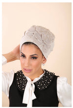 Load image into Gallery viewer, Yodfat Pearl Studded Turban
