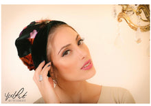 Load image into Gallery viewer, Yodfat Floral Velvet Turban - Green
